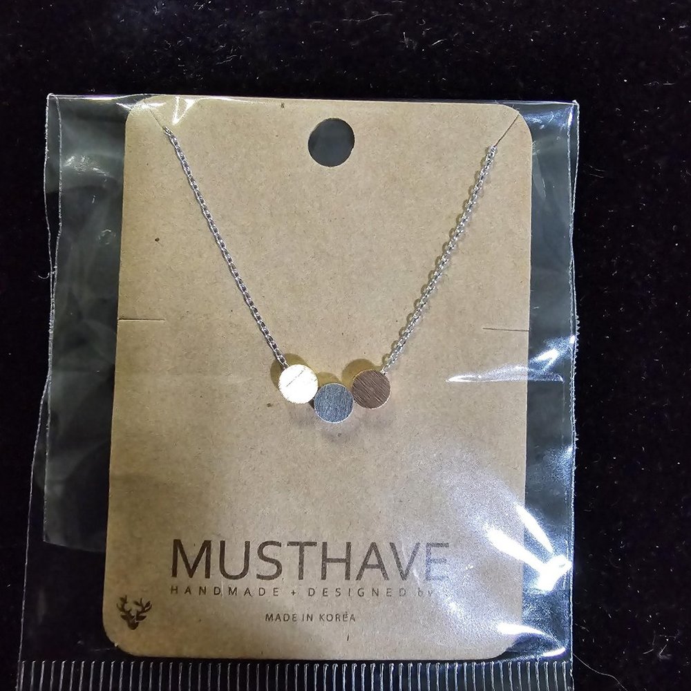 NWOT Must Have Tri-Color Disc Charm Necklace
